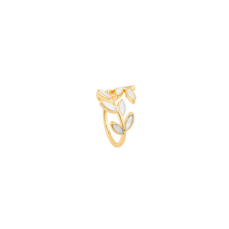 Verstellbarer Goldring mit Blatt und Weißer Opal