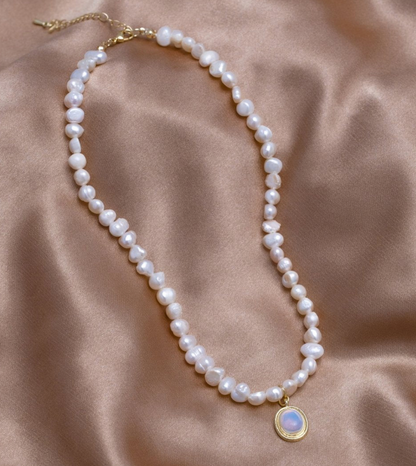 Perlenkette mit Mondstein in Gold