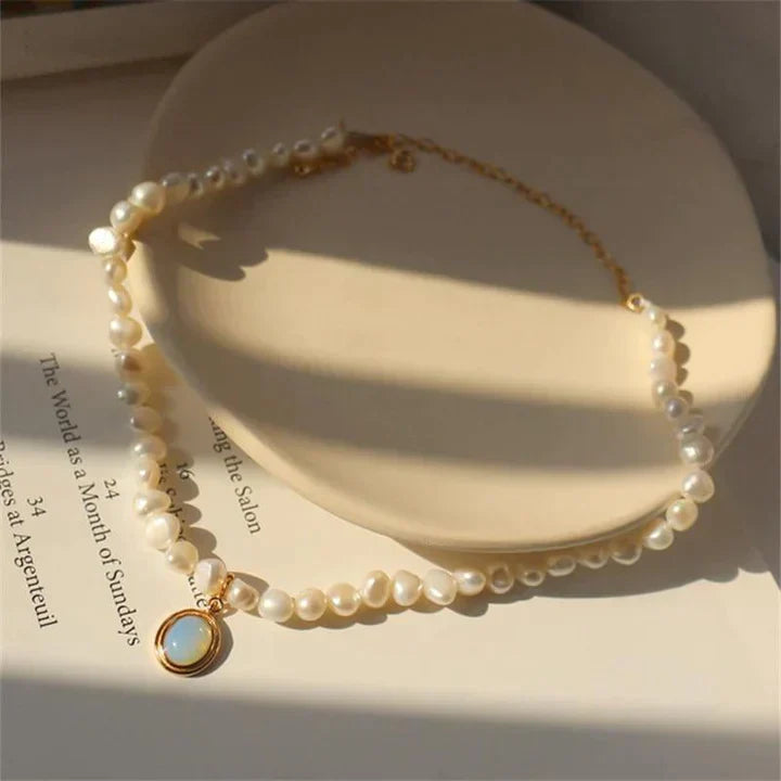 Perlenkette mit Mondstein in Gold