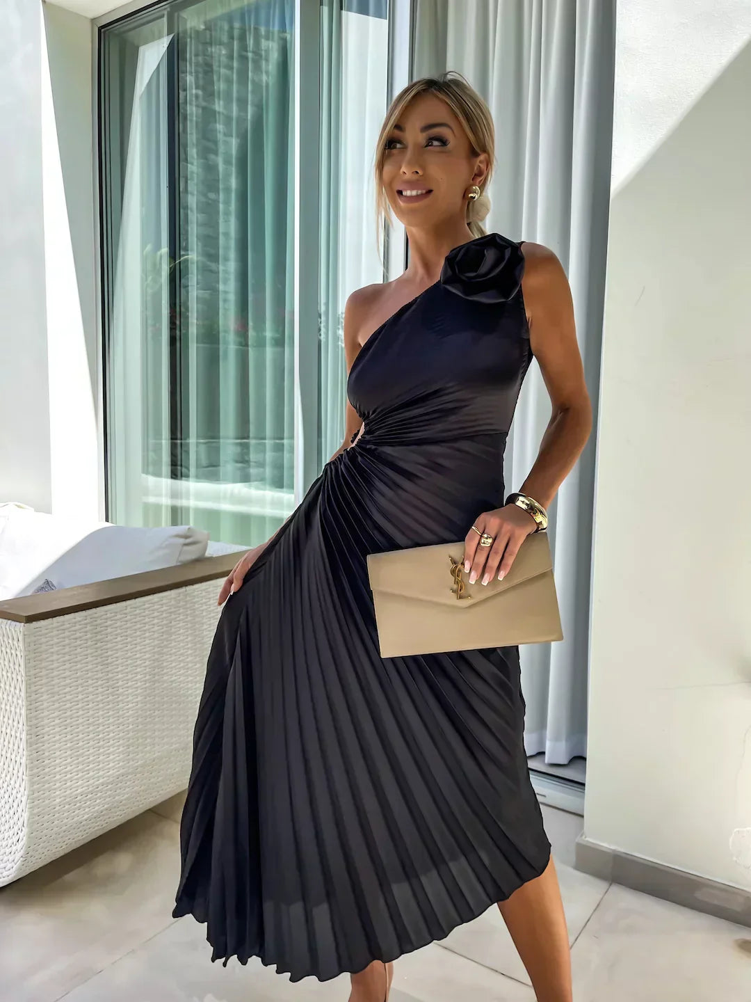Lizbeth - Kleid mit Blumen Schultern