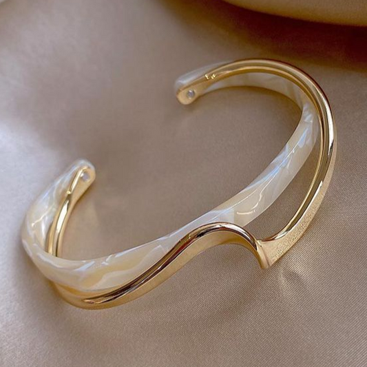 Elegante Goldarmband mit Weißer Opal