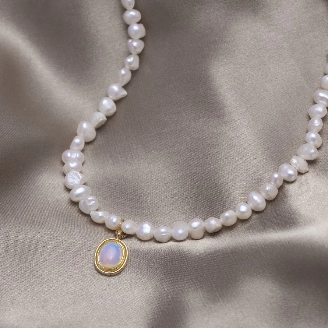 Perlenkette mit Mondstein in Gold
